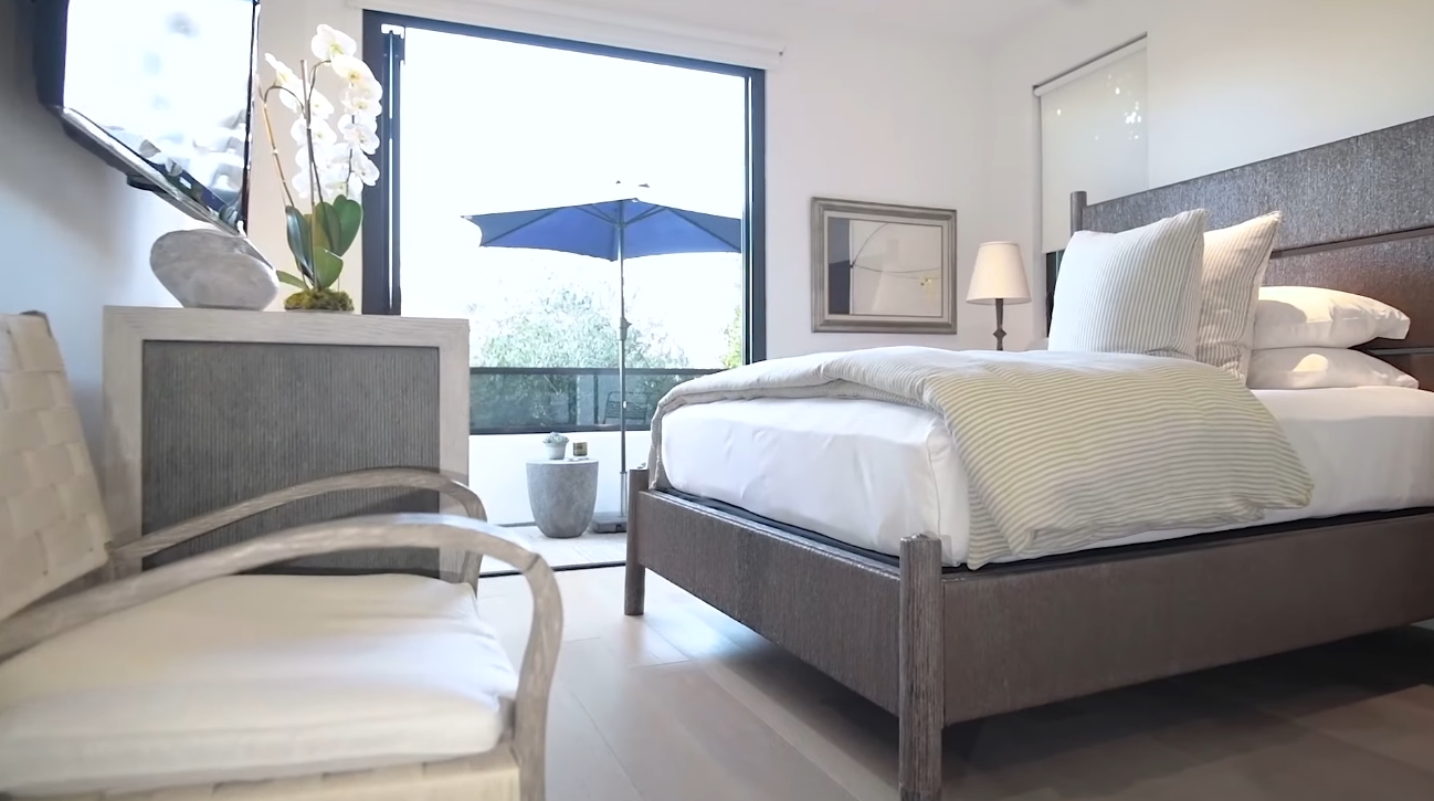 20 Photos vs. 6141 5th Street | Beverly Grove - Luxury Home & Interior Design Video Tour 20 Photos vs. 6141 5th Street | Beverly Grove - Luxury Home & Interior Design Video Tour