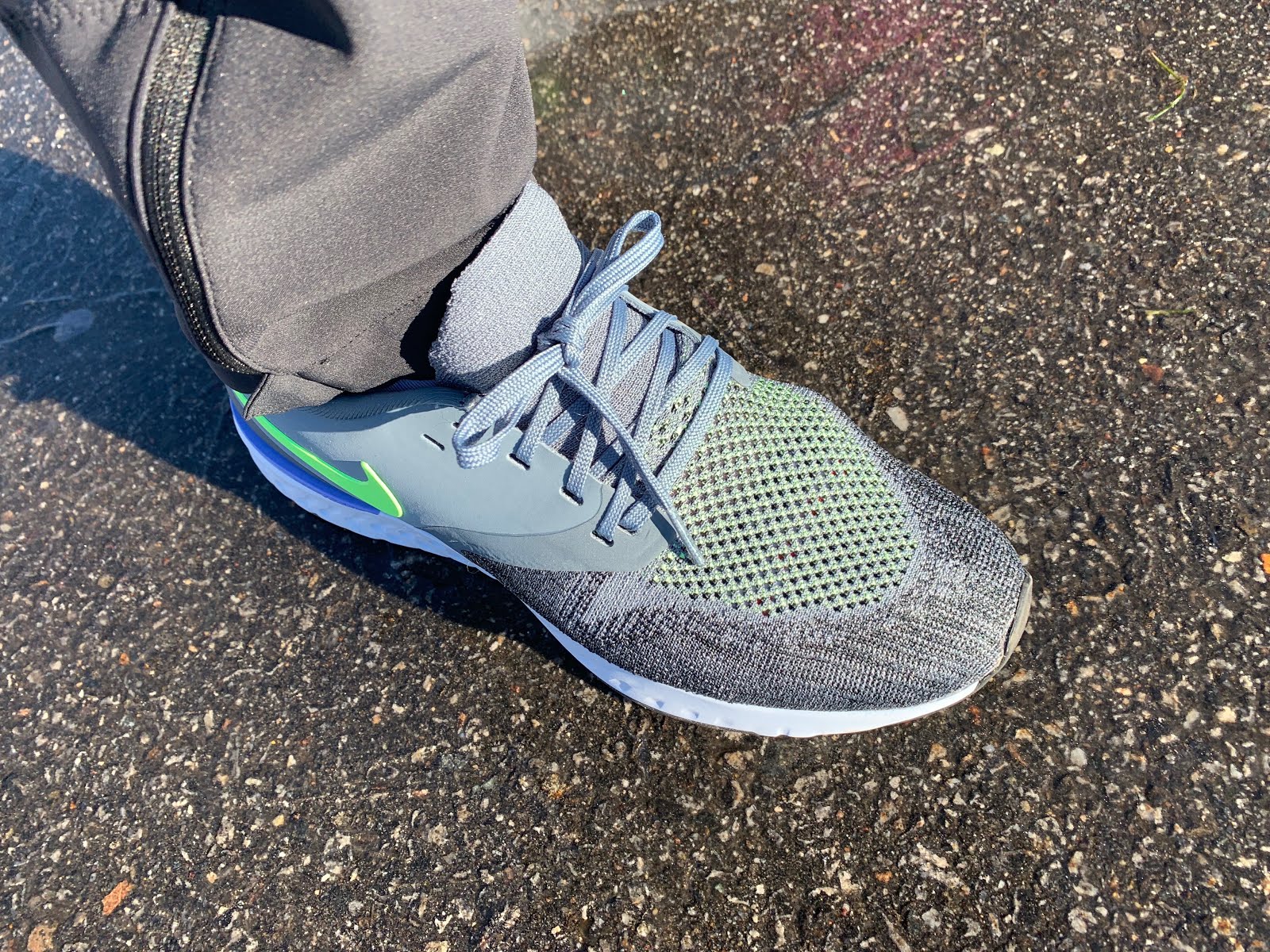 do flyknit shoes stretch