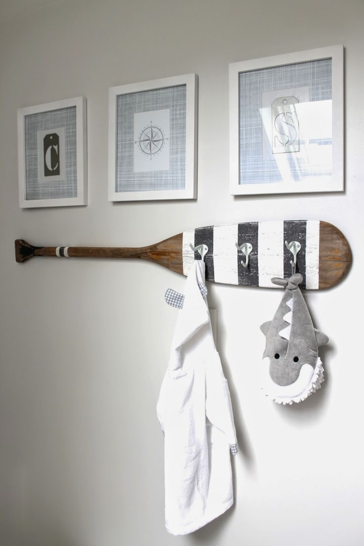 Everything Coastal: 10 Ideas for Coastal Decorating with Oars and Paddles!