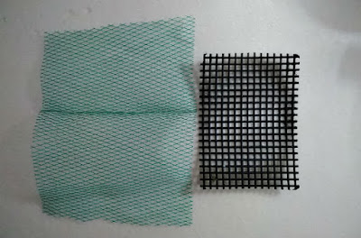 モスマット作成に利用する鉢底ネットとモスマット