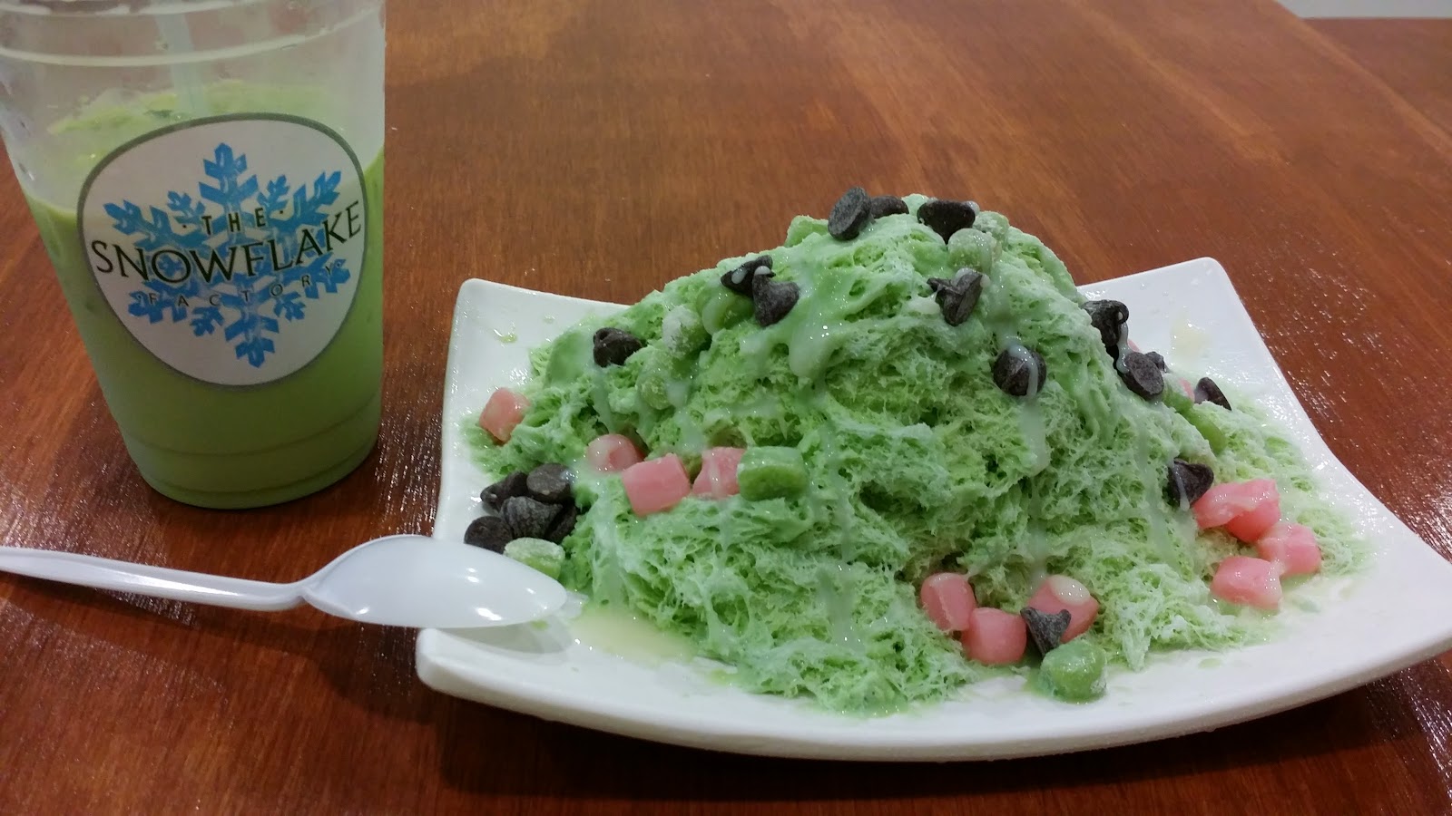 WHY THE SNOWFLAKE FACTORY IS MY NEW FAVORITE SPOT FOR GREEN THAI TEA