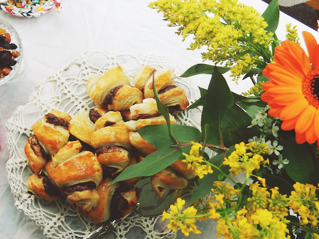 Tarjoilu systeemi pelilaudasta ja ovinupeista