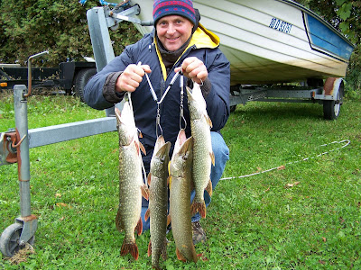 Histoire de pêche, Daniel Lefaivre, blogue de pêche, pêche Lac  Saint-Pierre, tempête sur un lac, pêche aux brochets, pêche sur quai, pêche  à gué, pêche miraculeuse