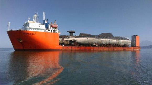 Kapal selam nuklir Rusia diangkut kapal kargo
