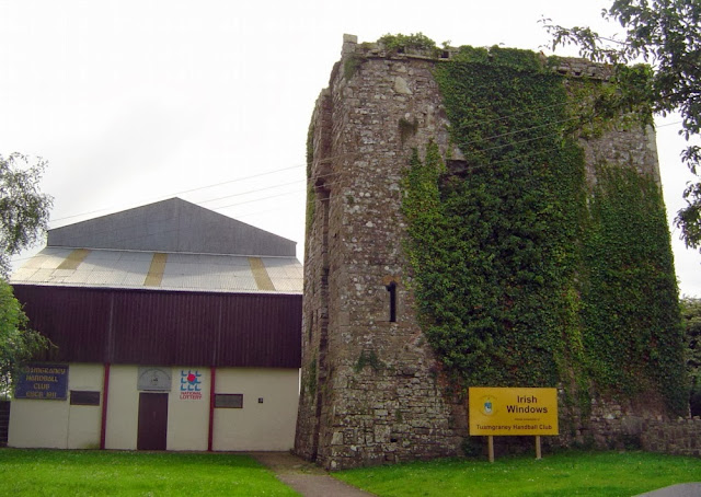 Pabellón de raquetball y castillo de Tuamgraney
