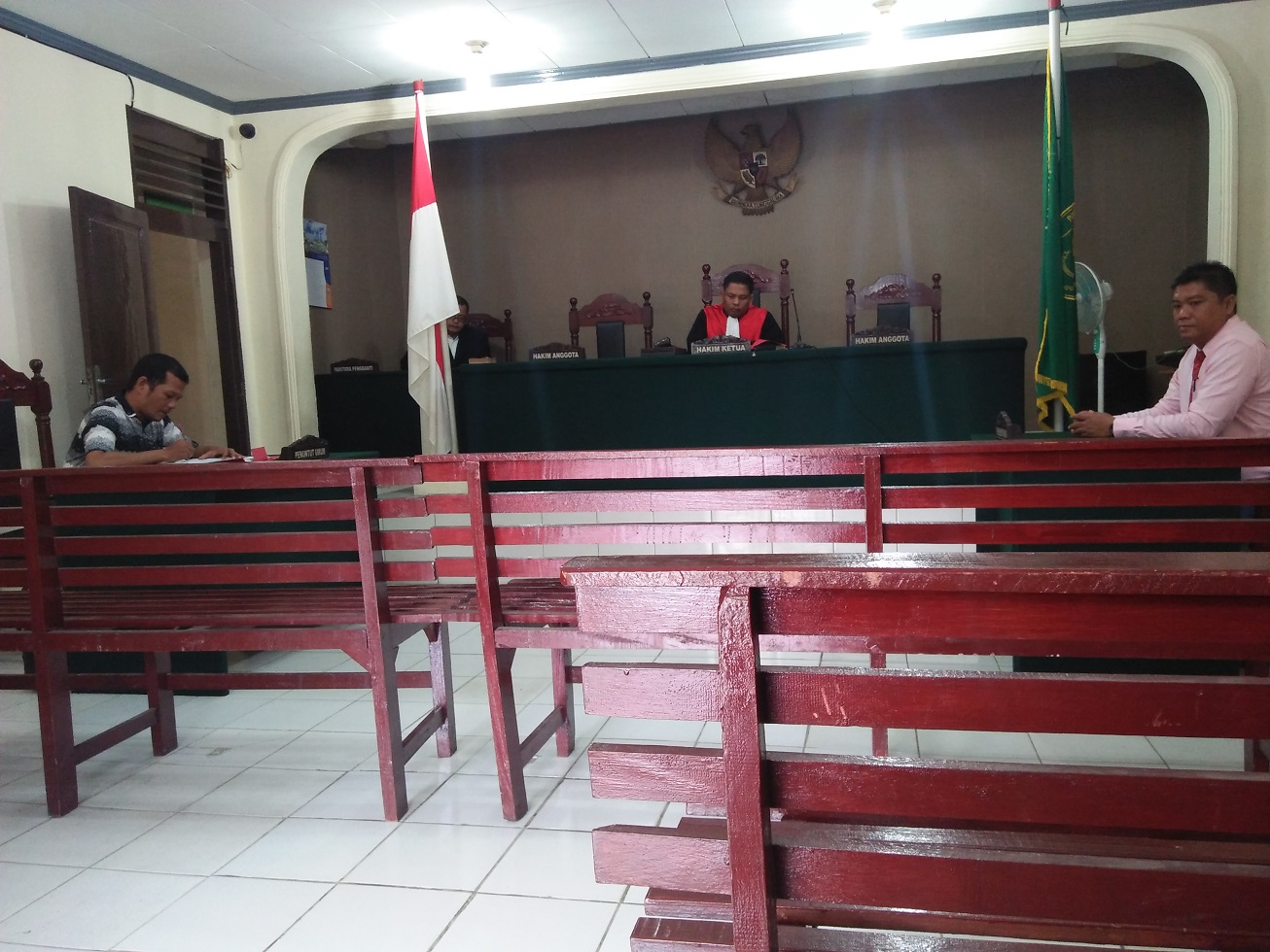 Suasana sidang Suasana sidang