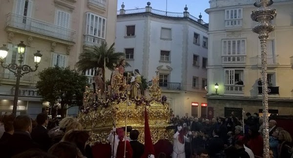 Salida extraordinaria protagonizada por Nuestro Padre Jesús de la Paz de Cádiz por motivo de su 75 aniversario fundacional Salida extraordinaria protagonizada por Nuestro Padre Jesús de la Paz de Cádiz por motivo de su 75 aniversario fundacional
