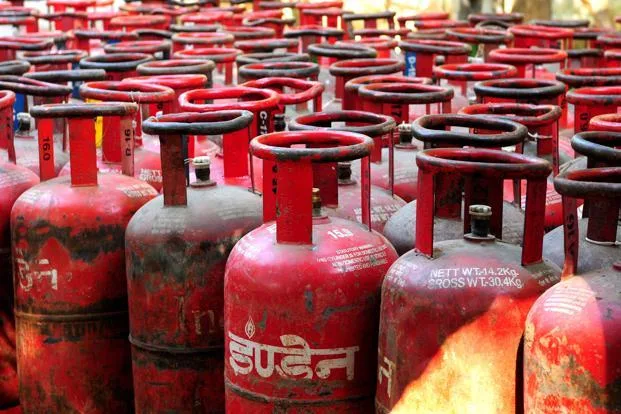 Kerala, India, National, Hike, Increased, Price, New Delhi, Gas, LPG prices hiked to Rs 434.71 per cylinder