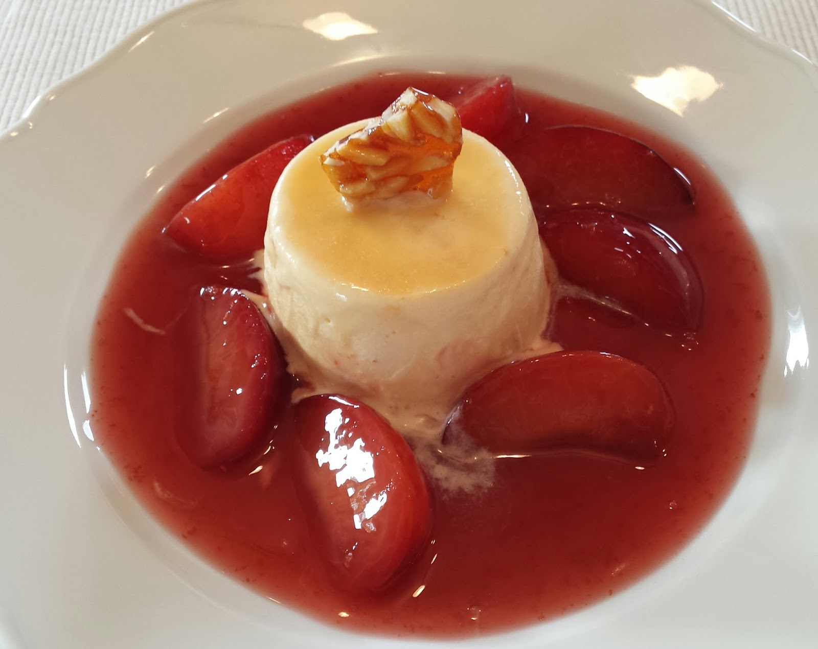 Eleonores Leckereien: Orangenparfait mit Mandelkrokant und Portweinpflaumen