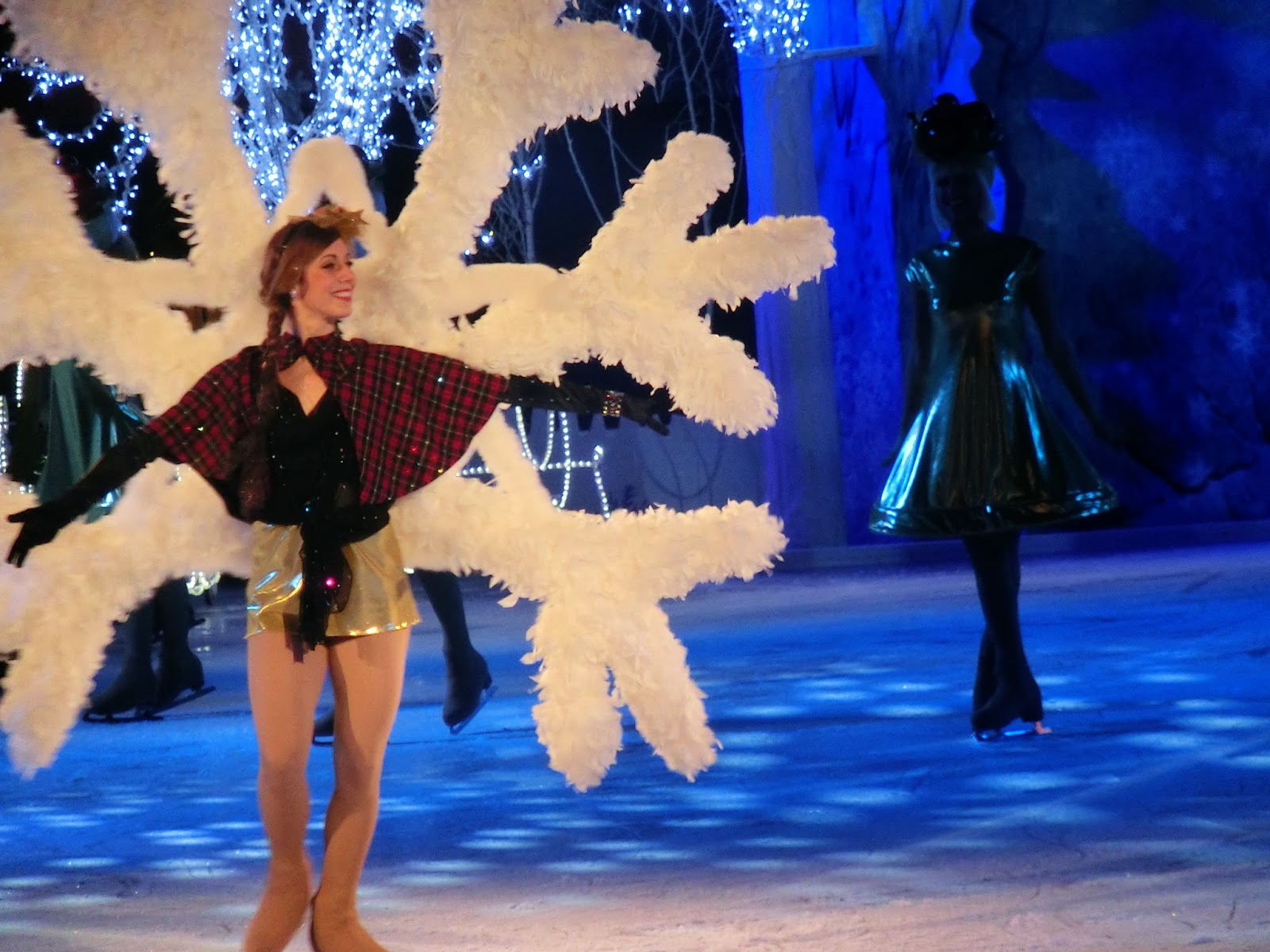 Rewinding Road iCe Skating Christmas Show in swedish Liseberg