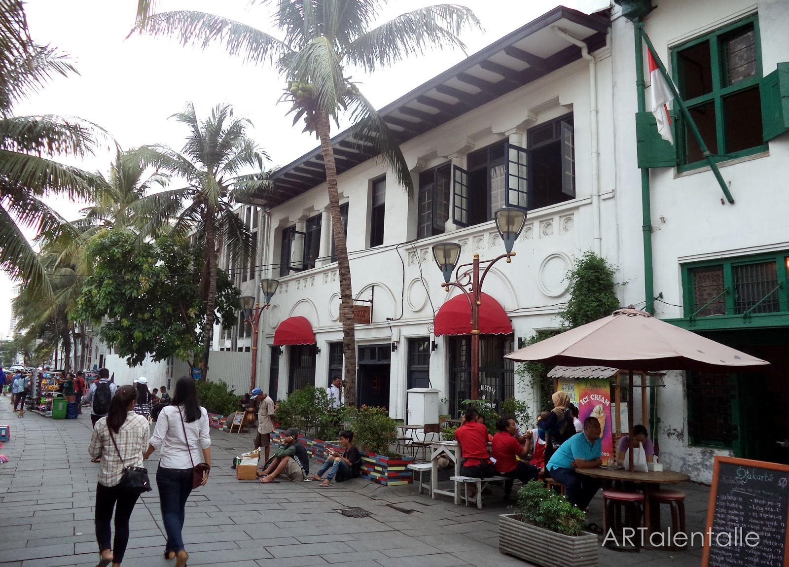 Padangsche Bovenlanden: Historia Cafe & Bar, Kota Tua Jakarta