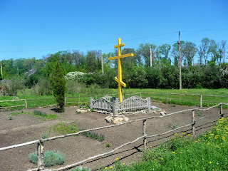 Олексієво-Дружківка. Хрест на місці зруйнованого храму