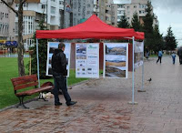 Punct de informare si mini expozitie de fotografie in centrul orasului Targu Jiu