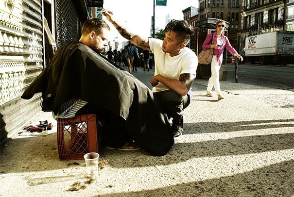 20+ Photos That Will Restore Your Faith In Humanity - Every Sunday, This New York Hair Stylist Gives Free Haircuts To The Homeless