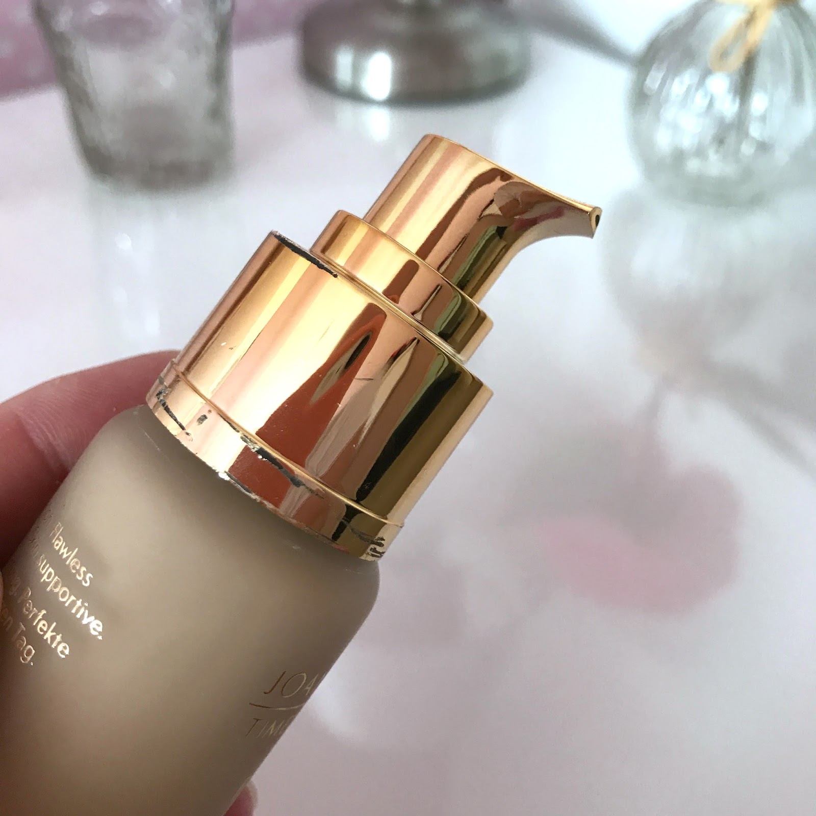 Base Products From Joan Collins Timeless Beauty - Mammaful Zo: Beauty, Fashion, Lifestyle Base Products From Joan Collins Timeless Beauty - Mammaful Zo: Beauty, Fashion, Lifestyle