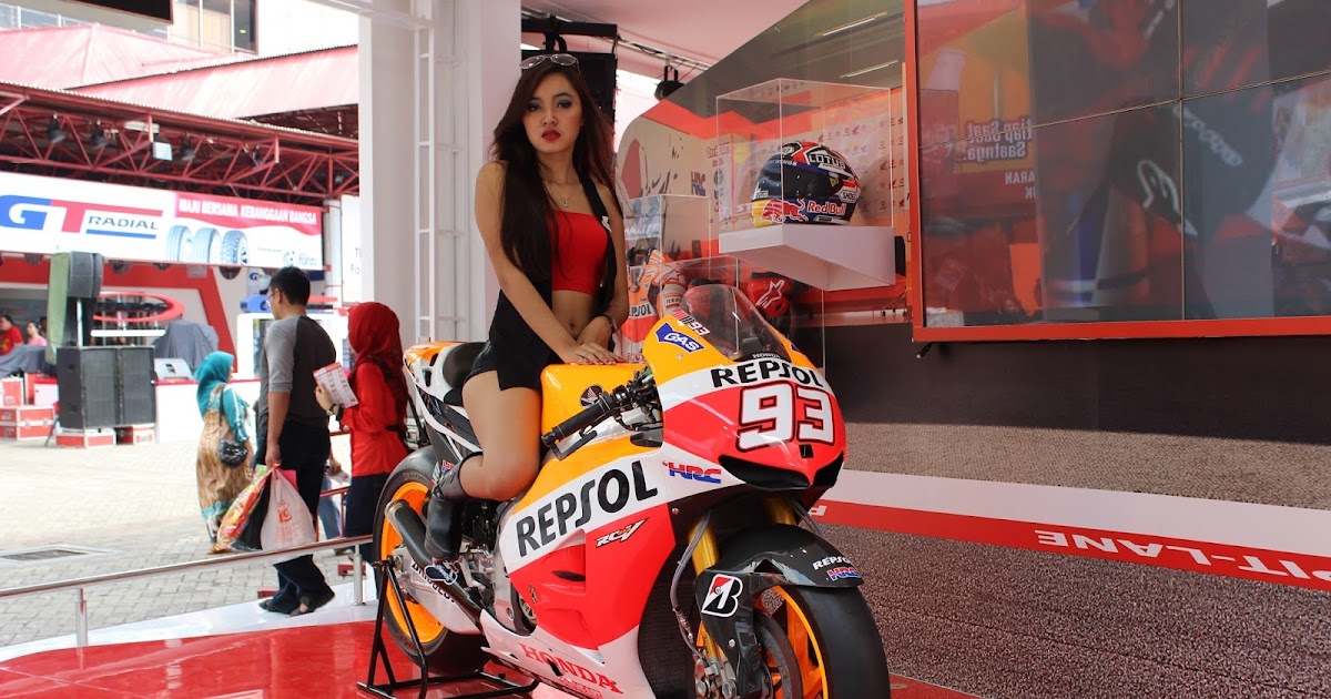 Foto SPG Motor Honda Sexy Cantik Hot