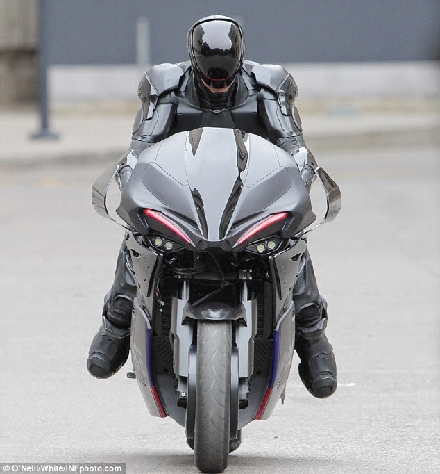 Robocop Motor Motor Kawasaki Z1000 Modifikasi ala Polisi Robocop 2014 | Motor Holic