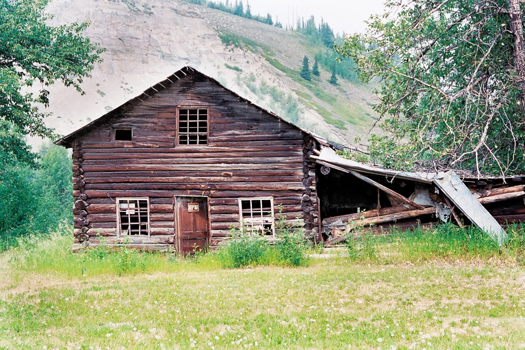 How The First Alaska Roadhouses Grew, From The Ground Up, Along The Trails