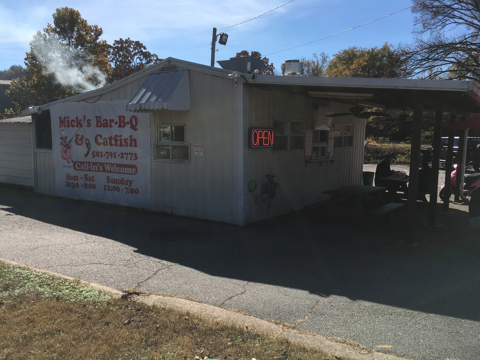 The Barbecue Fiend Mick's BarBQ (North Little Rock, AR)