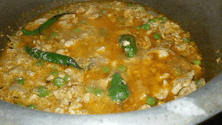 Try This Yummy Minced Chicken With Green Peas