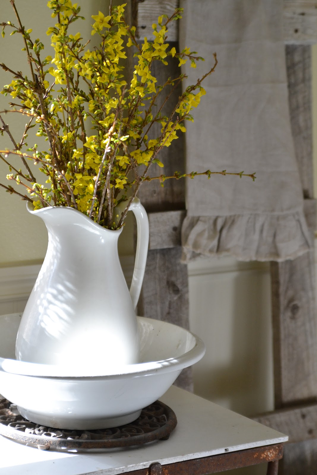 Faded Charm: ~Forsythia Blooms in the Bathroom~