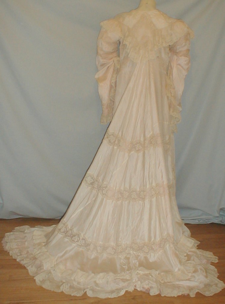 All The Pretty Dresses: WOW! Turn of the Century Dressing Robe.