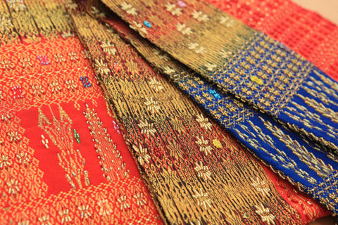 tenunan sumatera utara ulos songket dan topi batak muhammad iqbal nugraha tenunan sumatera utara ulos songket dan topi batak muhammad iqbal nugraha