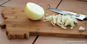 onions, cutting board, chicago cutlery, Montana, quiche, http://bec4-beyondthepicketfence.blogspot.com/2016/01/foodie-friday-bacon-cheddar-quiche.html