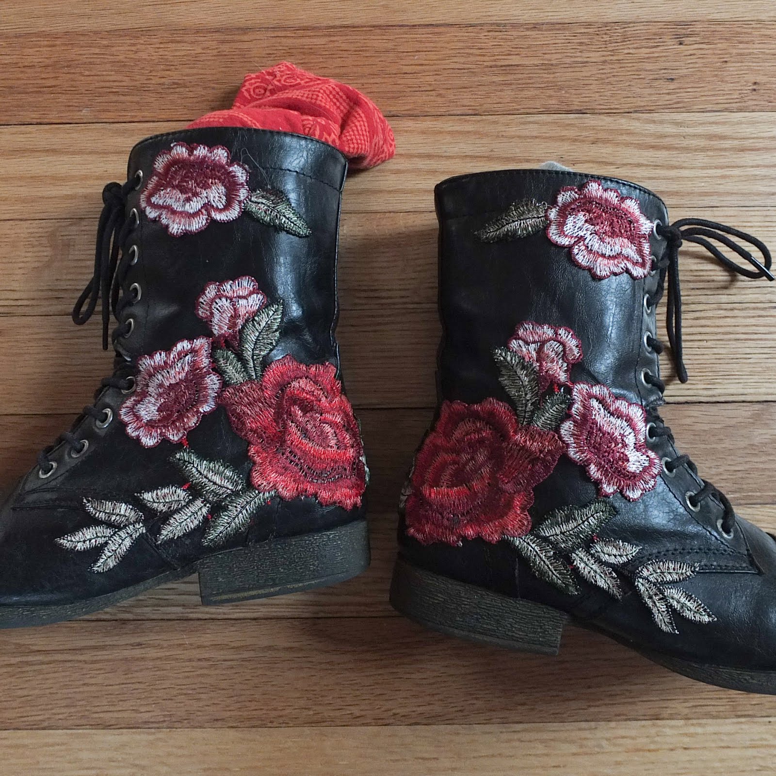 The Unfashionista: Embroidered boots