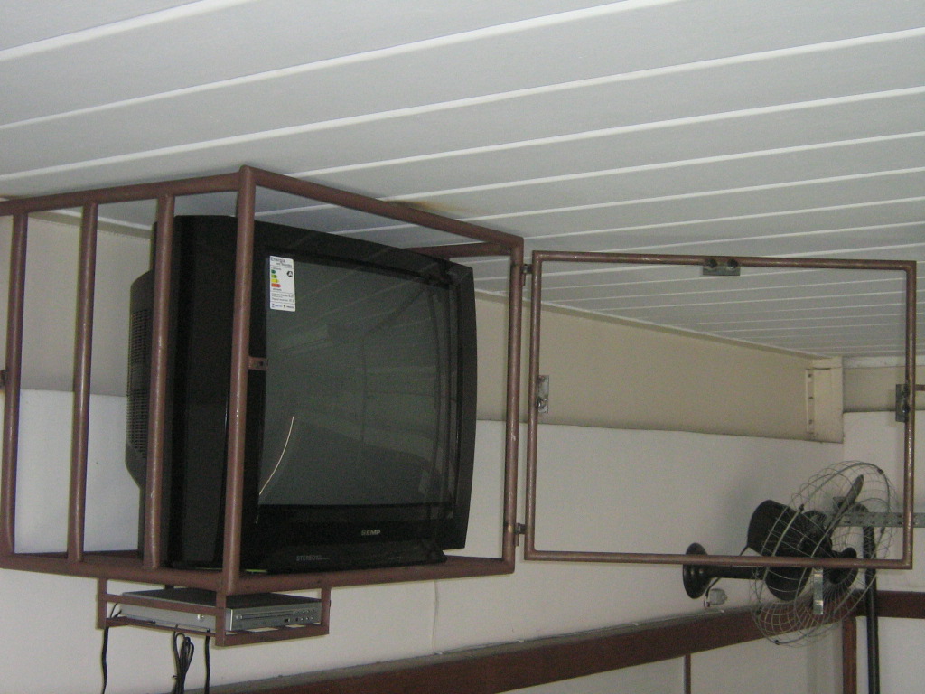 ESTRUTURAS METÁLICAS E REFORMAS GERAIS GRADES E SUPORTE P/ TVS