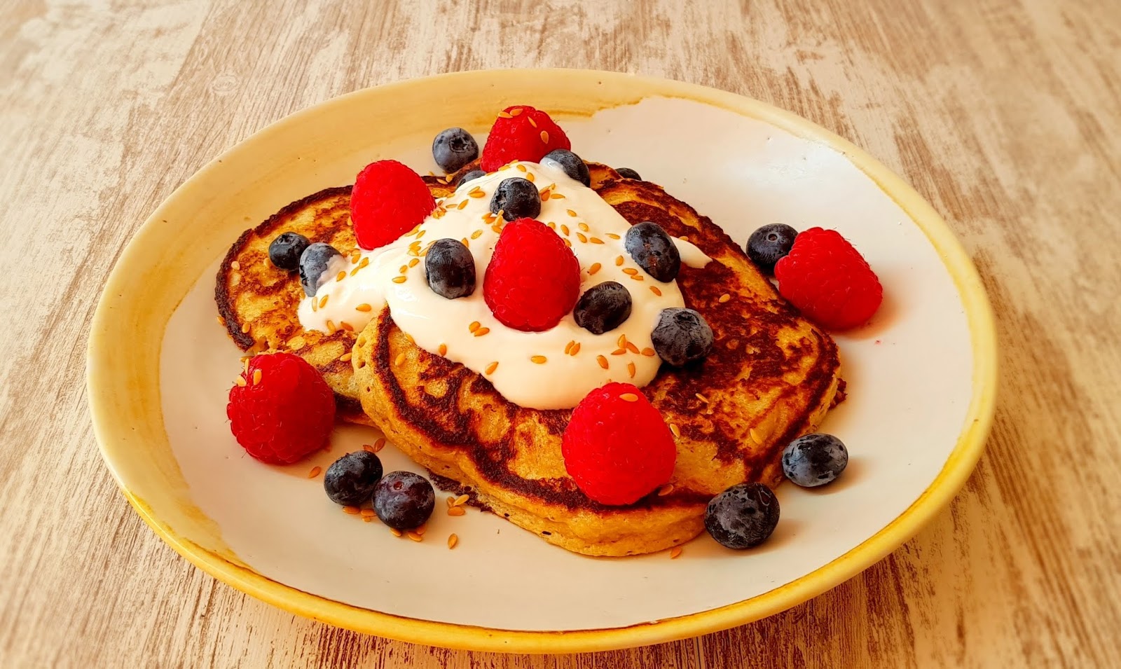 Tortitas saludables de avena, platano y yogurt "sin azúcar". Disfruta
