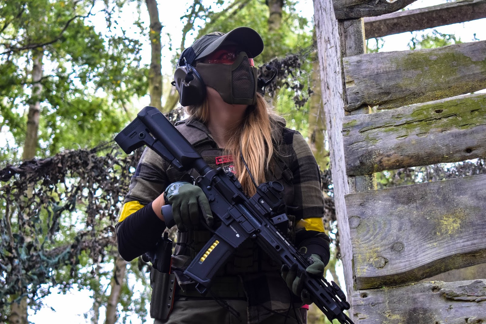 WOMEN'S AIRSOFT KIT FEATURE PROTECTIVE GEAR! Femme Fatale Airsoft