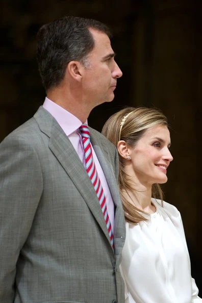 King Felipe and Queen Letizia at a reception to members of the Ruta Quetzal BBVA 2014 expedition 