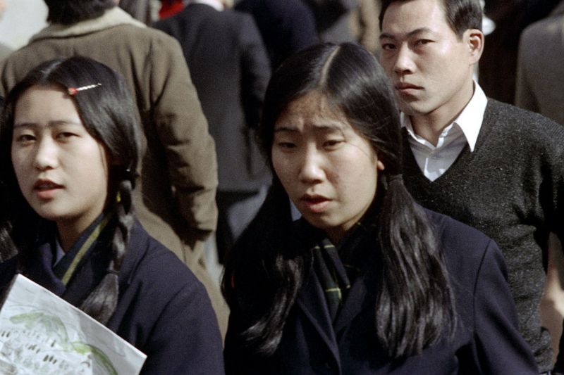 Vintage Tokyo Street Style: Ladies and Their Everyday Looks in the early 1970s - 43
