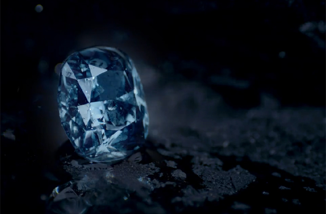 The Blue Moon diamond that will be auctioned in November. 