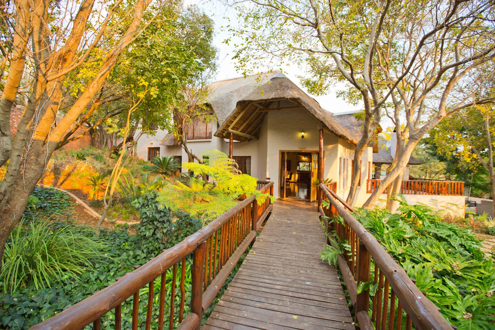 Bedrooms 4 Bathrooms 3 Garages 2 House Size Approx 350 m² Stand Size