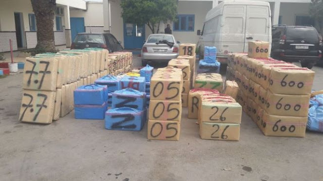 المهدية : حجز شاحنة محملة بمواد مهربة المهدية : حجز شاحنة محملة بمواد مهربة
