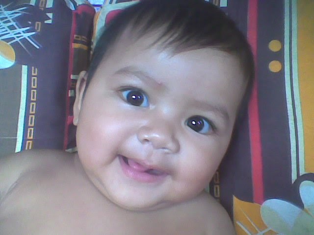 biarlah bulan bicara sendiri kali pertama