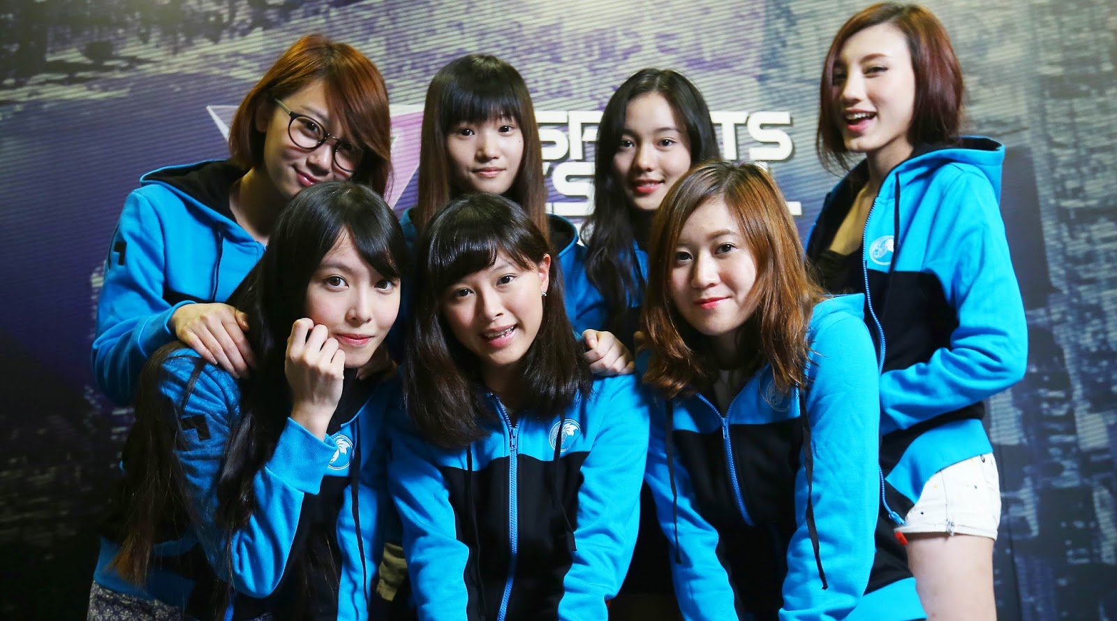 Dari seluruh Hero ada beberapa hero yang memiliki damage super tinggi yang memungkinkan menerang mode Burst sehingga memiliki peluang untuk mendapatkan multiple Kill berkali-kali bahkan sampai Penta Kill atau Savage. Menurut banyak review paling tidak ada 4 Hero yang paling sering mendapatkan Savage di dalam Game. cewek cantik gamer sejati seksi dan manis juara Igo di luar negeri