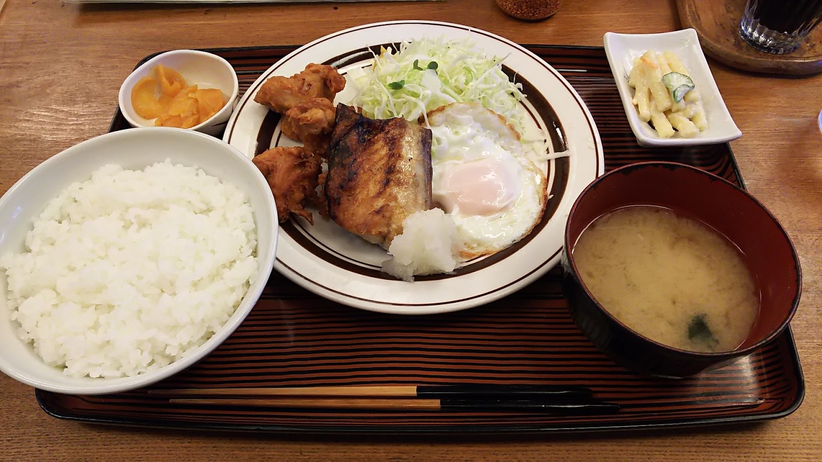新宿 つるかめ食堂 鯖と唐揚げ定食 新宿あたりのランチのブログ