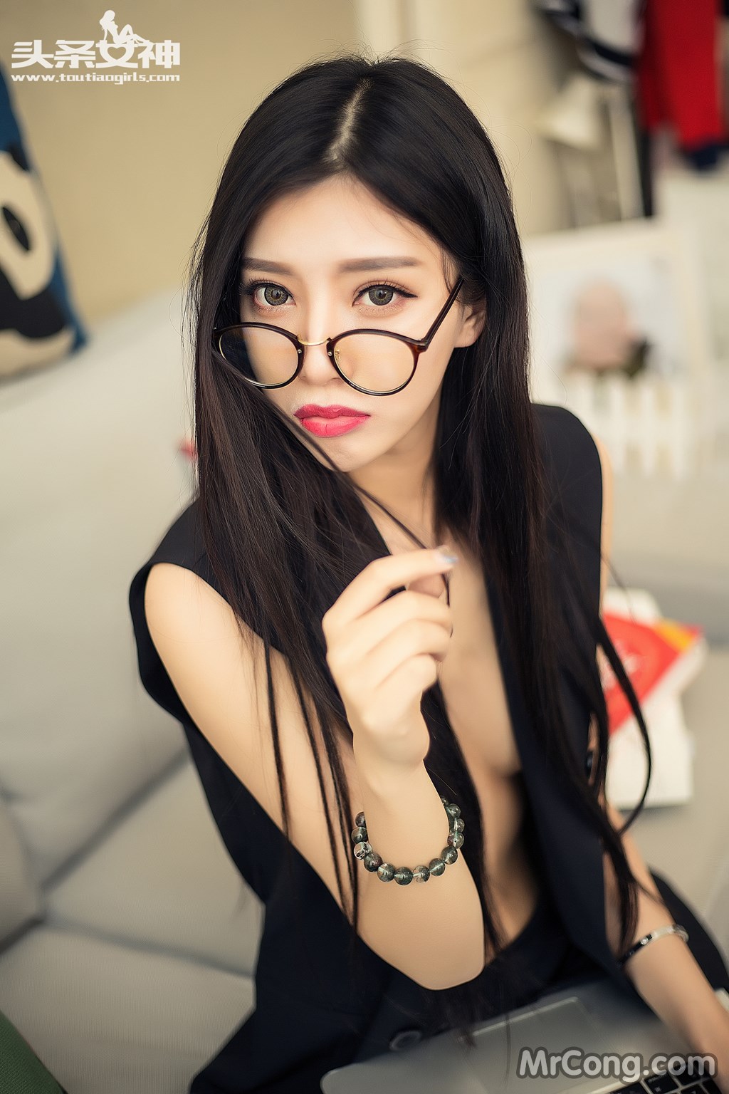 TouTiao 2016-06-21: Model COCO (67 photos)