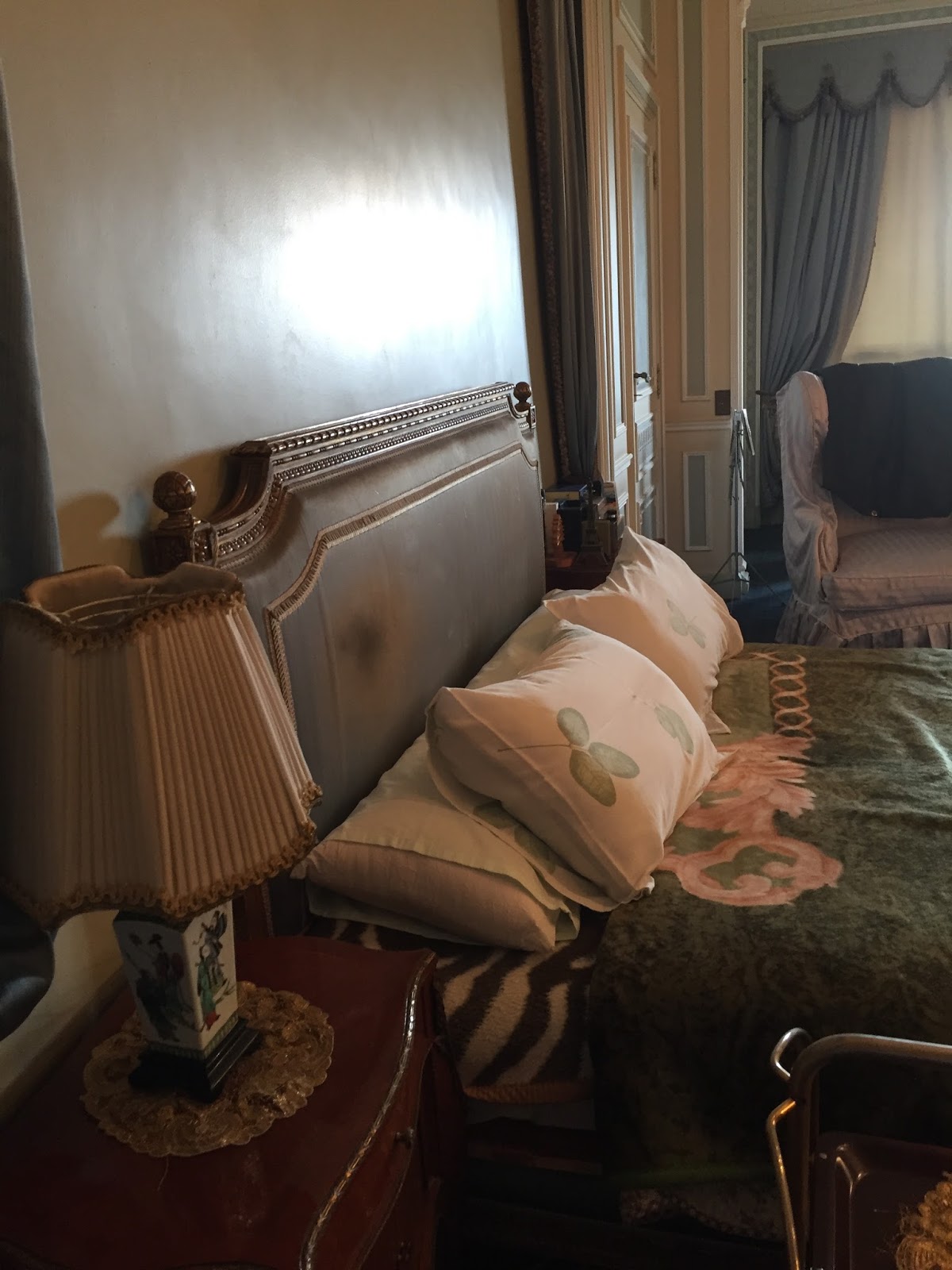 مدونة سوسن الفنية اثناء زيارتي لشقة عبد الحليم حافظ