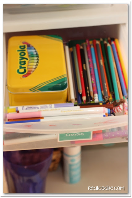 Great Craft Organization of kids craft supplies using printable labels. #Crafts #Kids #Organizing #RealCoake