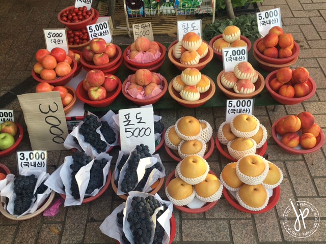 Fruits at Bujeon market sidewalk