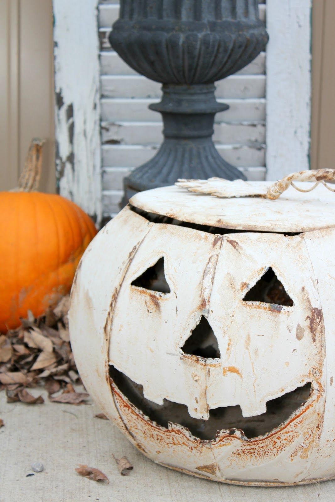 Trick or Treat Rusty Hinge