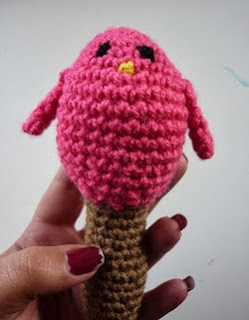 http://translate.googleusercontent.com/translate_c?depth=1&hl=es&rurl=translate.google.es&sl=en&tl=es&u=http://mammathatmakes.blogspot.com.au/2012/09/free-crochet-pattern-birdy-rattle.html&usg=ALkJrhhcOsrpRsws5kv2hcjmwMhagryE5A