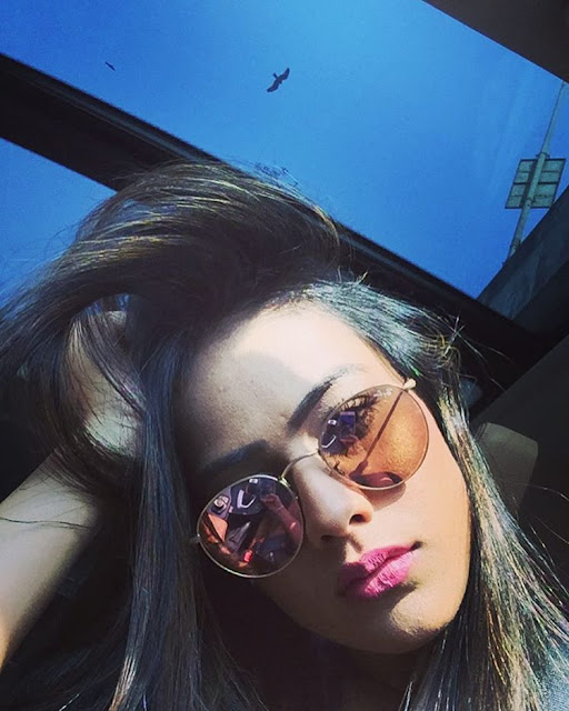 nia-sharma-hot-instagram-picture-in-goggles