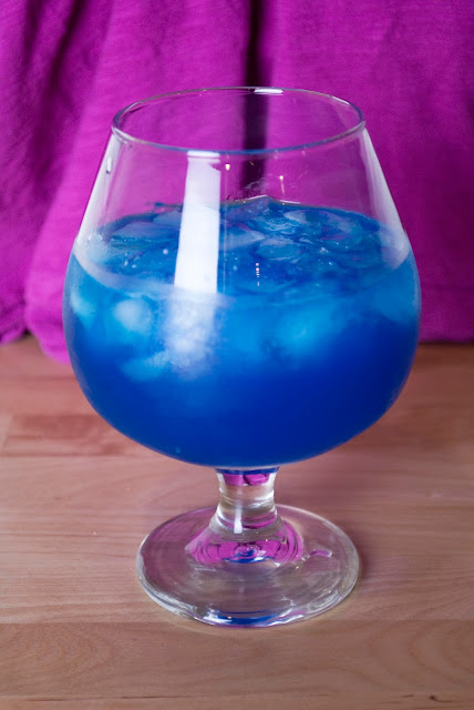 blue ocean cocktail, vodka, blue curacao, grapefruit juice, simple syrup