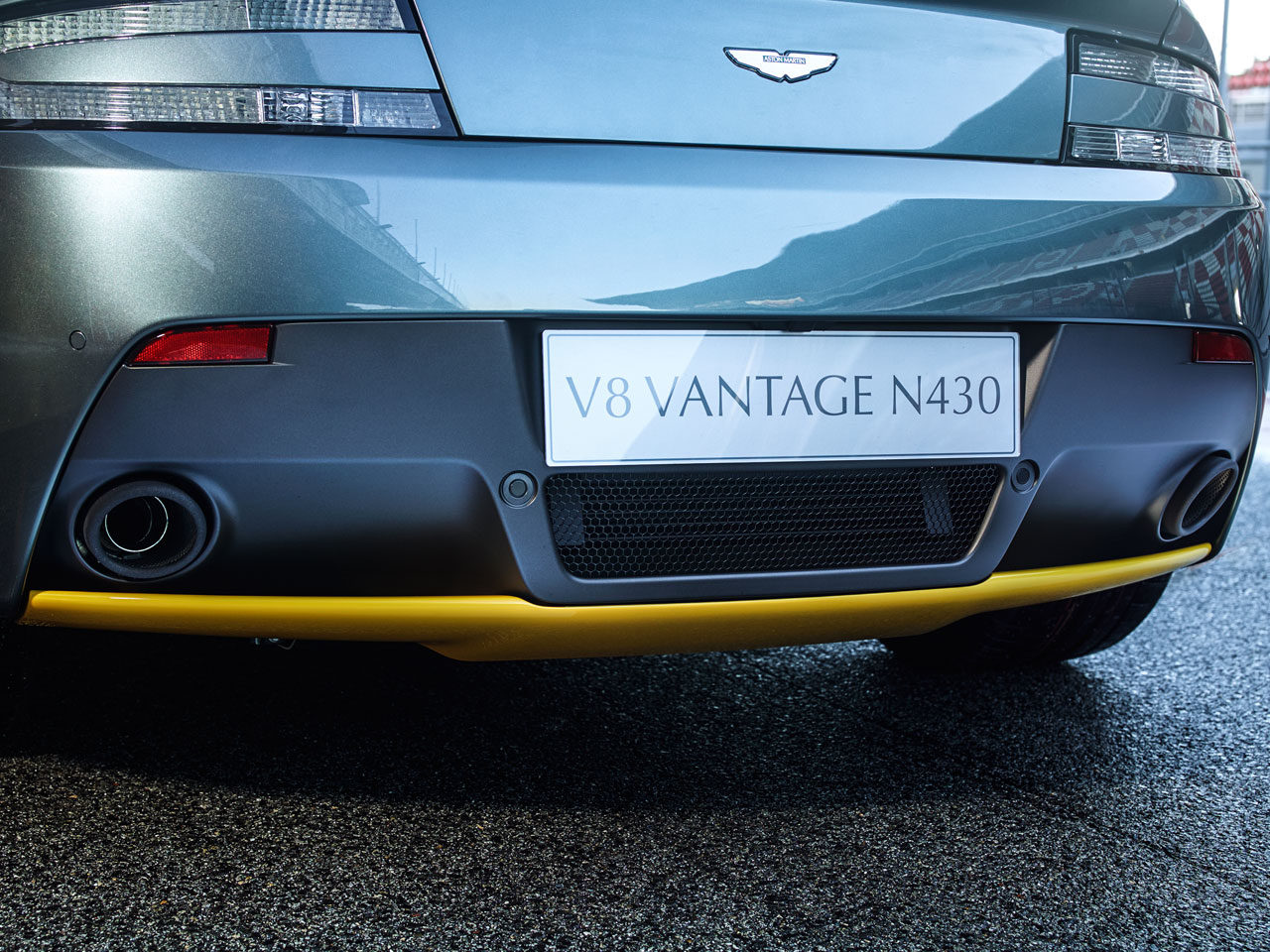 Aston Martin V8 Vantage N430 detail