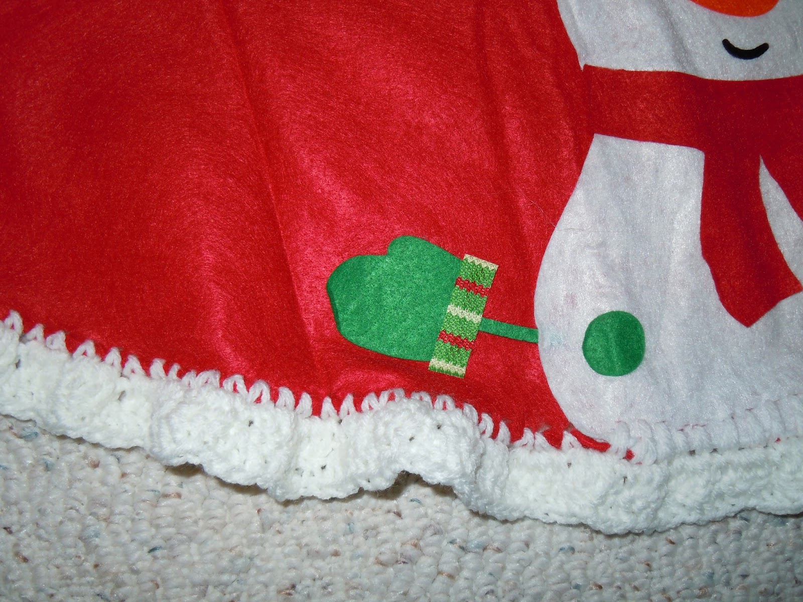 How Crochet an Edge on a Dollar Tree Christmas Tree Skirt